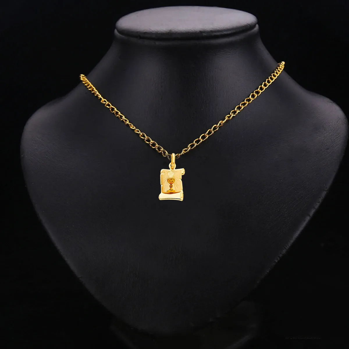 14K Yellow Gold Communion Enamel Picture Religious Pendant