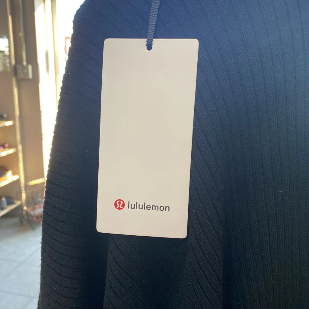 Lululemon On The go Poncho OS NWT