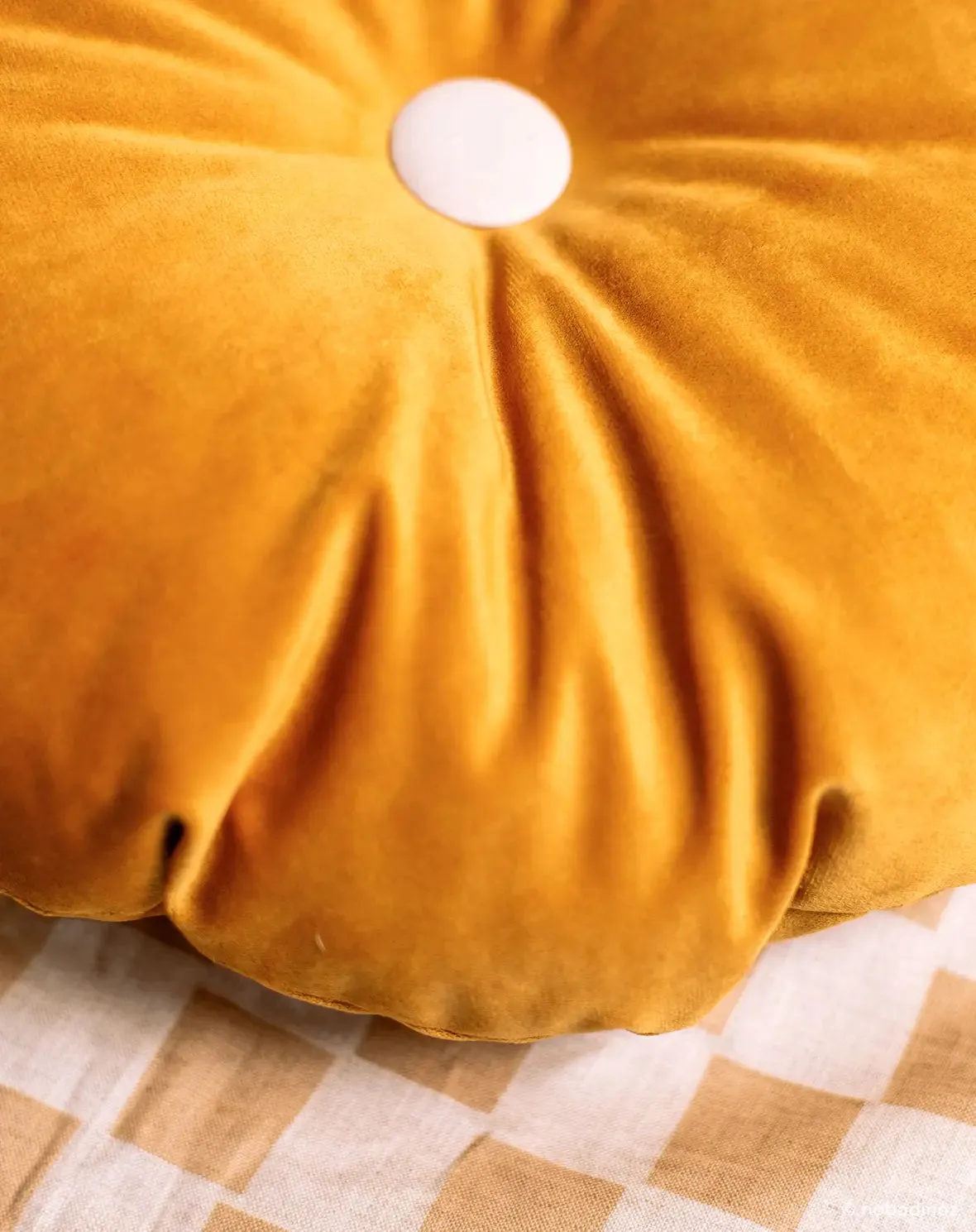 Nobodinoz Round Cushion Eco-Velvet Farniente Yellow
