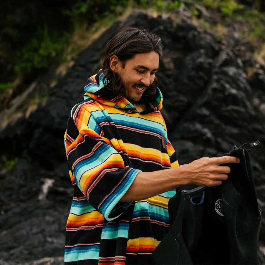 SLOWTIDE El Cap Chilling Fleece Poncho - MULTI