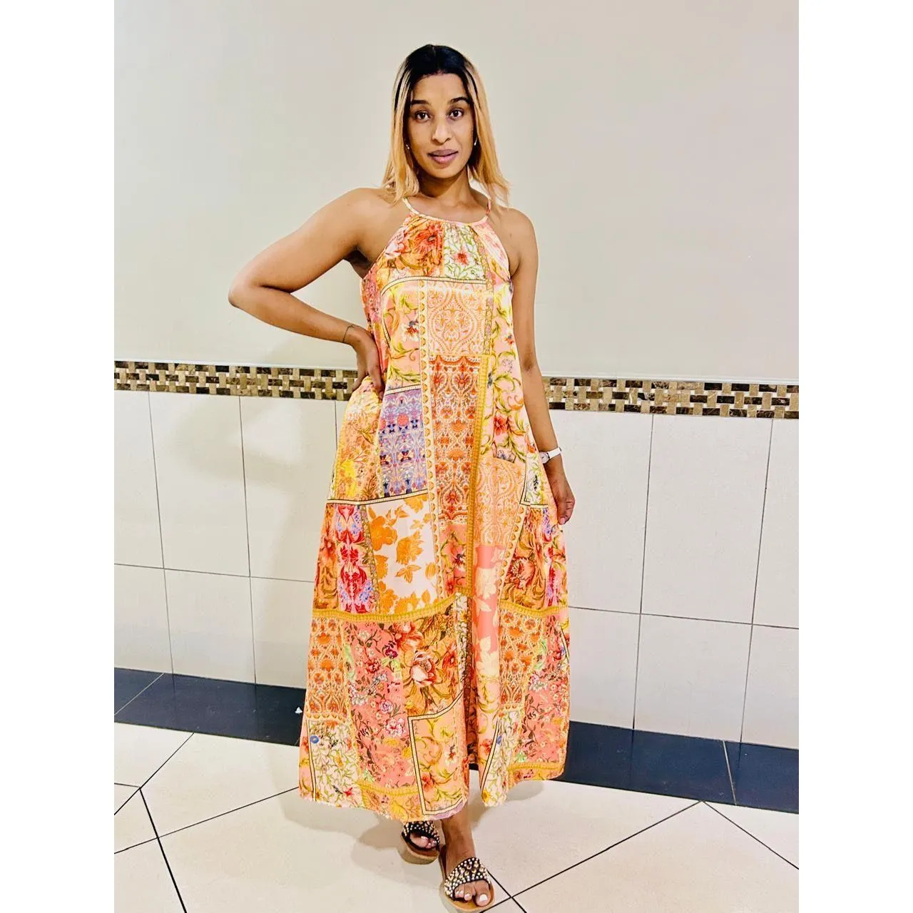 Summer Fashion Printed Neckless Sleeveless Dress.